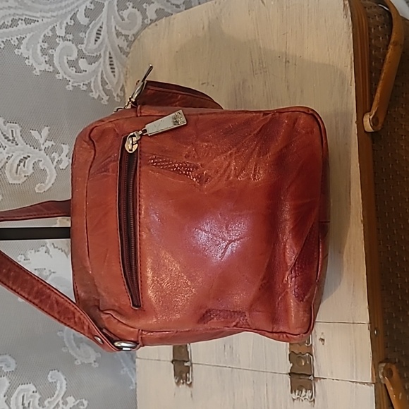 Christian Ontani Italian Leather Crossbody Utility Bag - Picture 4 of 7